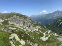 5 mountain-road-crossing-st-gotthard-pass-gotthardpass  Passo San Gottardo 2106m